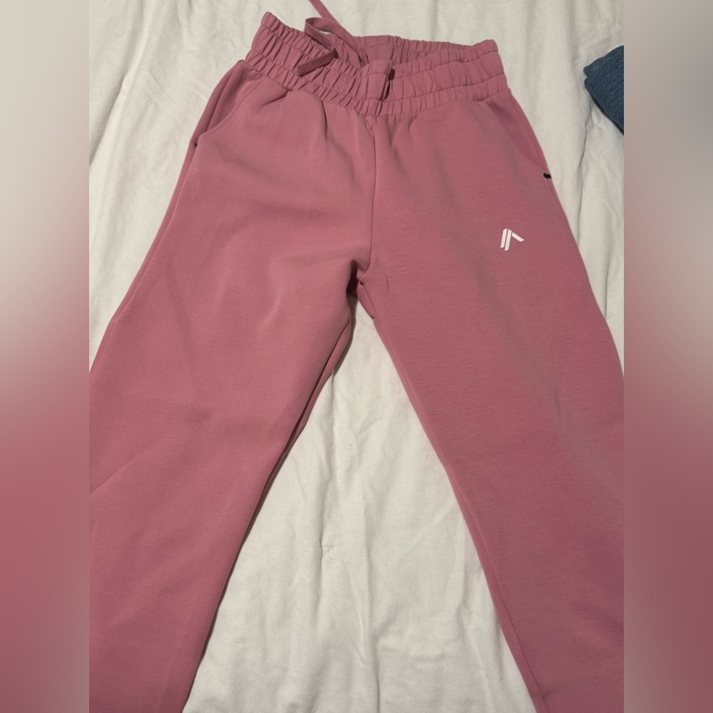 Alphalete pink jogger/sweatpants
